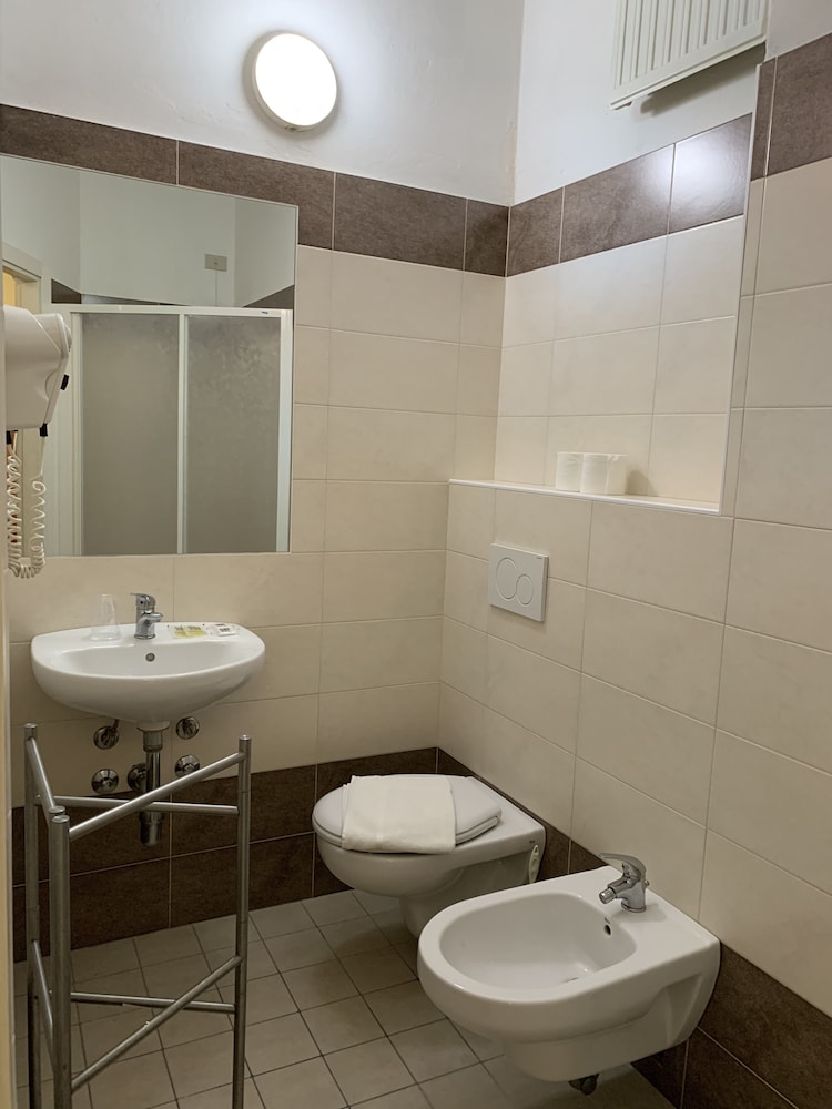 Triple Room - Photo 6