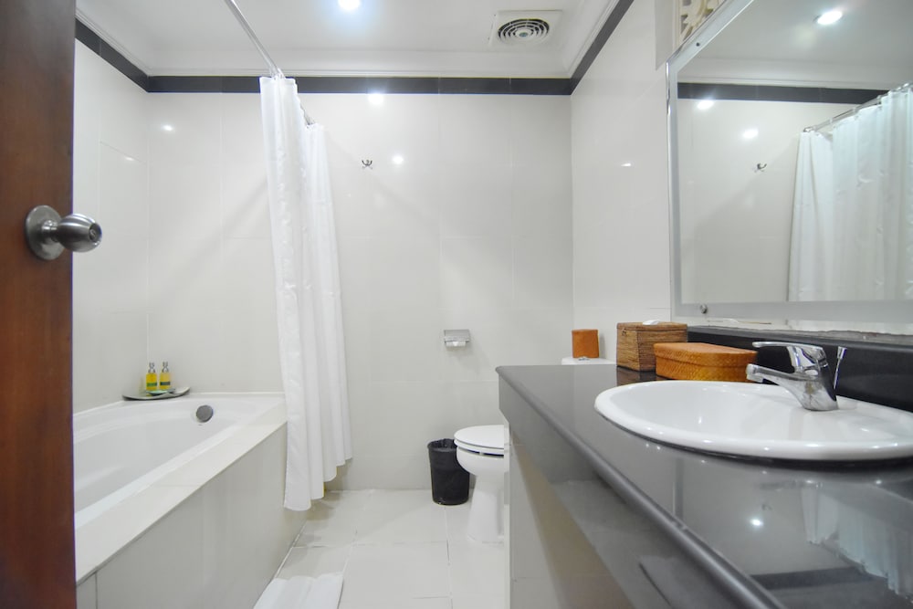 Deluxe Room - Room Only - Photo 9