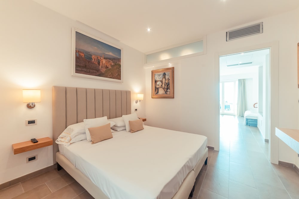 Superior Room, Balcony, Garden View - Photo 1