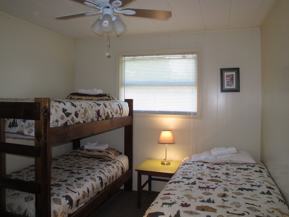 Standard Cottage, Multiple Beds, Non Smoking (Remodeled Cottages - 5 person max) photo 3