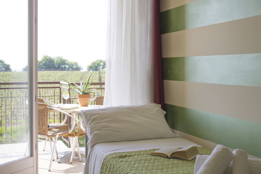 Triple Room, Balcony, Partial Lake View photo 2