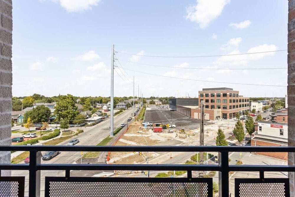 Cozysuites 1BR in Bottleworks Indy Unit 7, Photo 7
