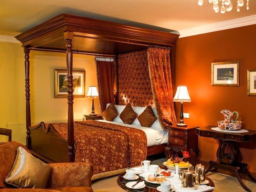 Four-Poster Suite photo 1