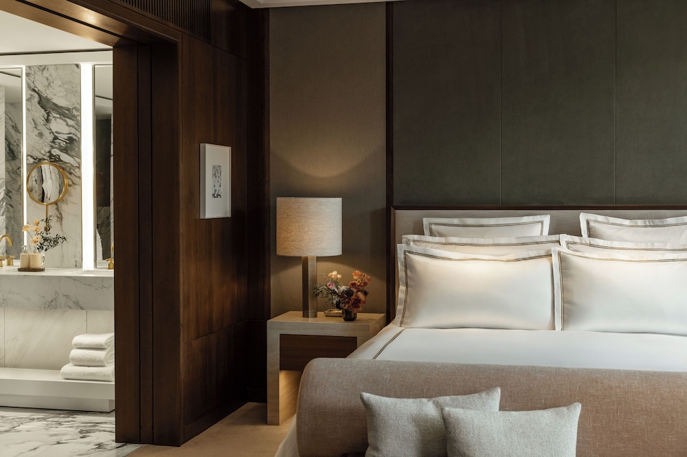 Grosvenor Junior Suite King