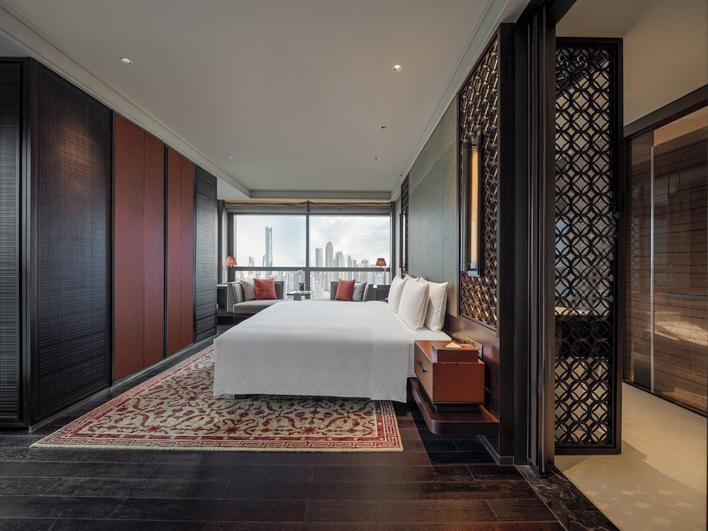 Room, 1 King Bed, River View (Regent Club) photo 1