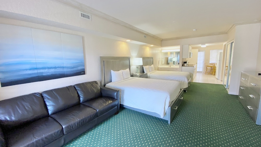 Lakefront Deluxe Suite 2 Queen Beds