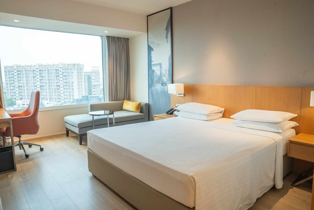 Room, 1 King Bed, Balcony - Photo 1