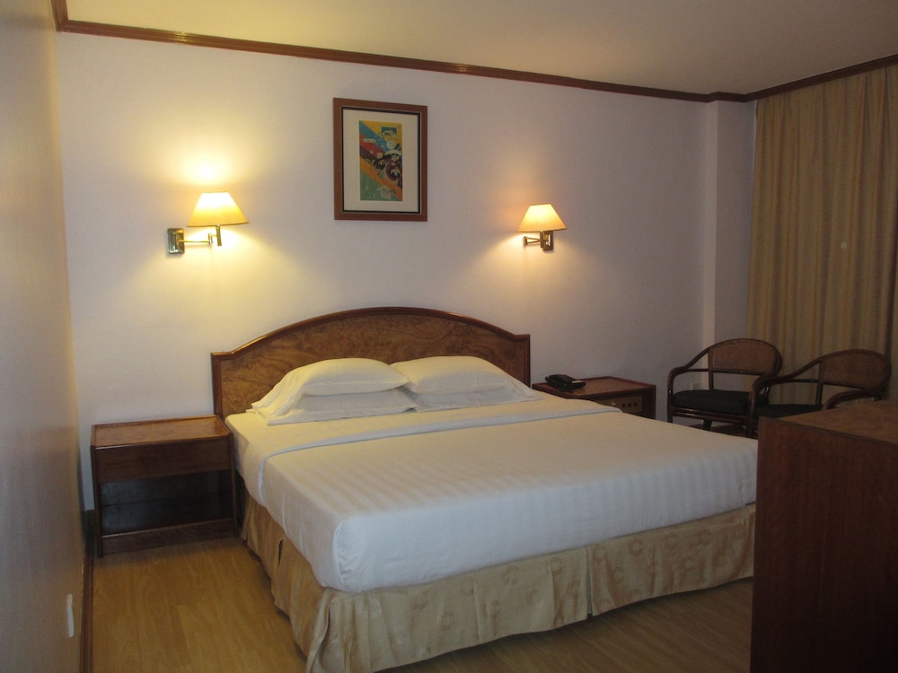 Deluxe Room, 1 King Bed photo 1