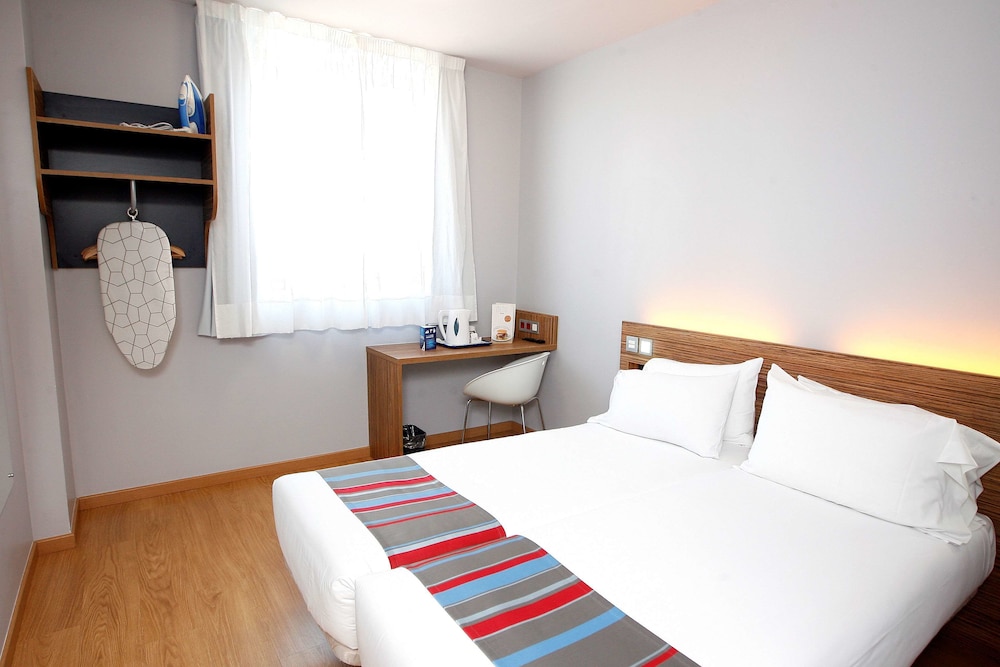 Twin Room (single use) - Photo 1