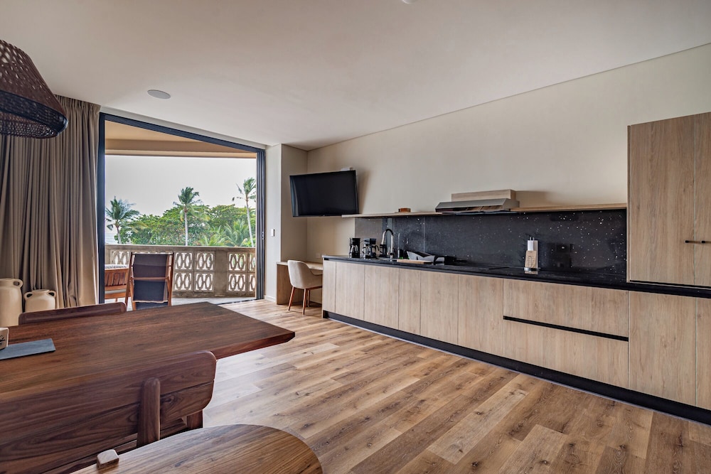 Luxury Studio Suite, Beach View photo 2
