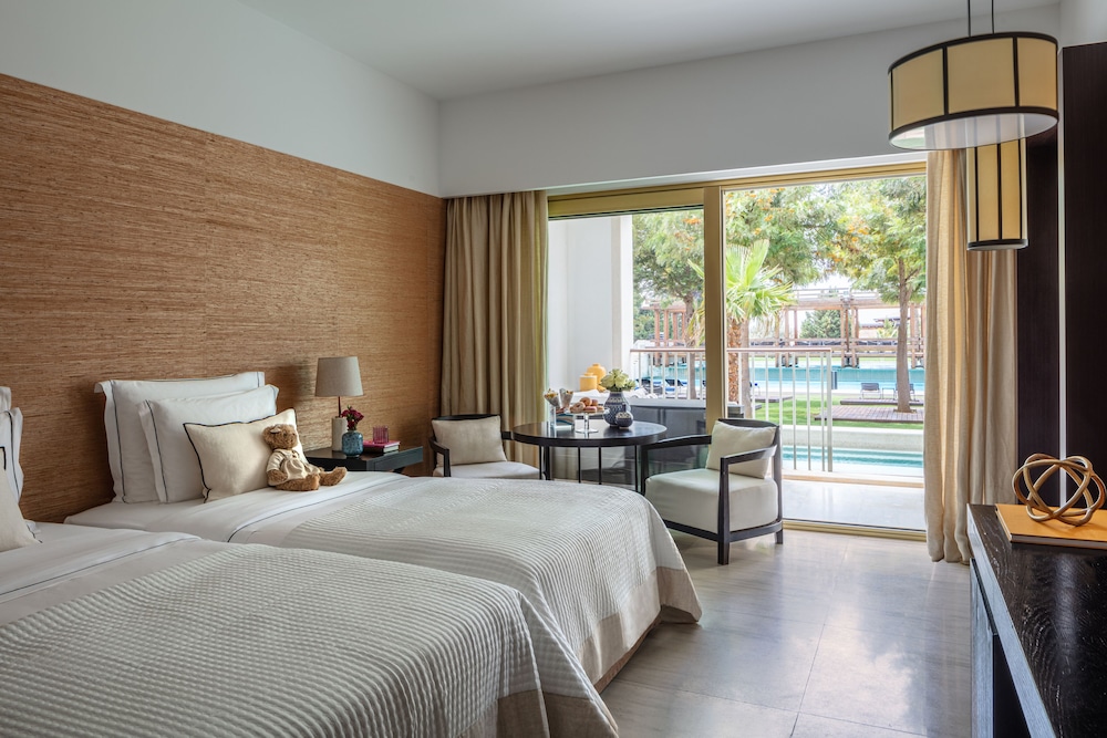Family Room, 2 Bedrooms, Pool Access (2AD+2CH)