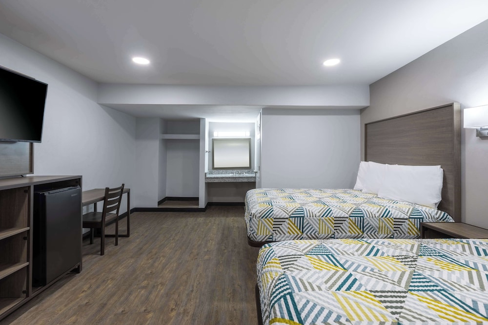 Standard Suite, 2 Queen Beds, Smoking, Kitchenette