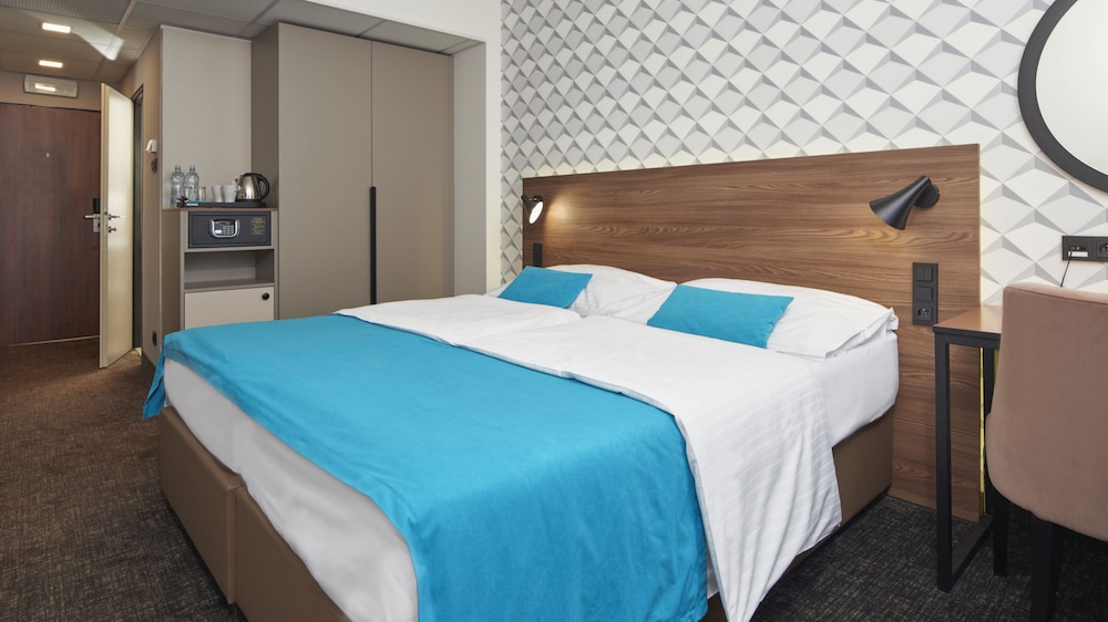 Deluxe Room, Pool Access - Photo 9