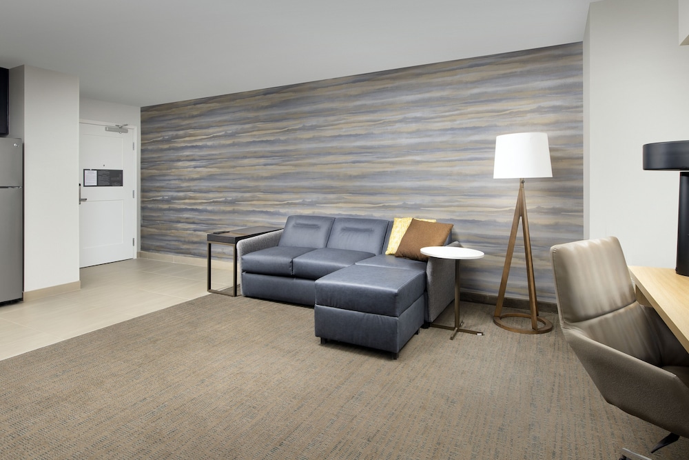 Suite, 1 Bedroom - Photo 10