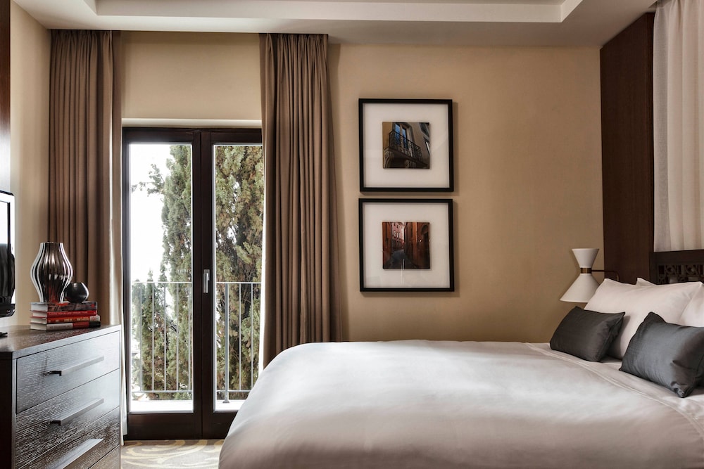 Classic Room, 1 King Bed, Balcony - Photo 3