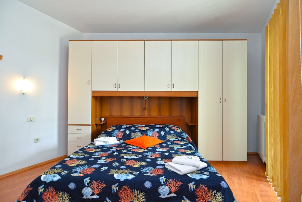 Apartment, 1 Bedroom (624/1490)
