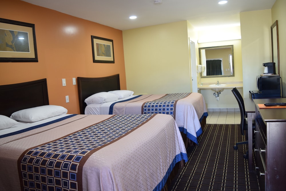 Standard Room, 2 Queen Beds photo 2