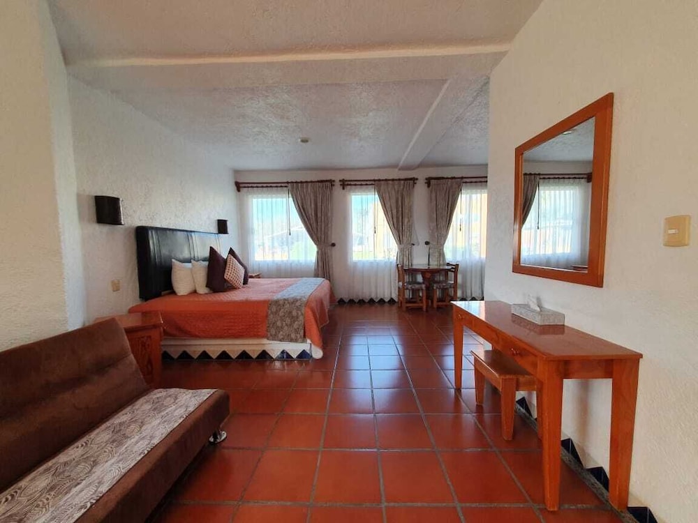 Traditional Suite, Hot Tub photo 1