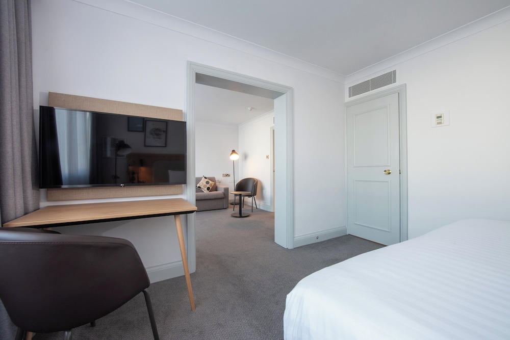 Suite, 1 Bedroom - Photo 2