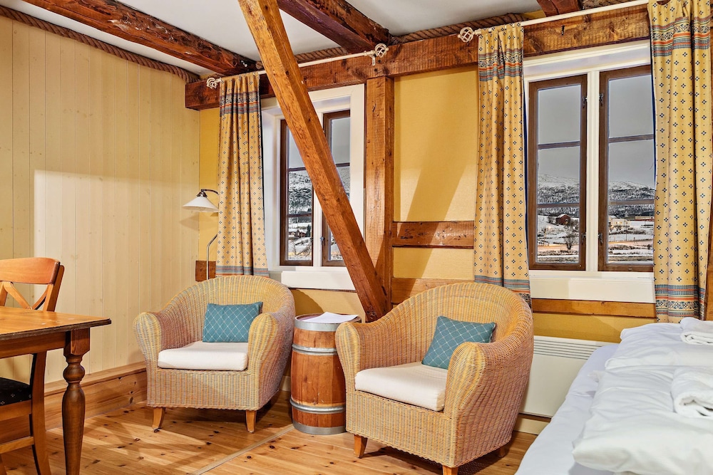Standard Room, 1 King Bed, Non Smoking, Sea View - Photo 6