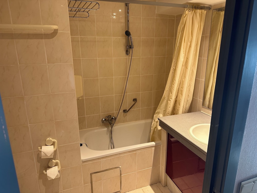 Business Quadruple Room photo 2