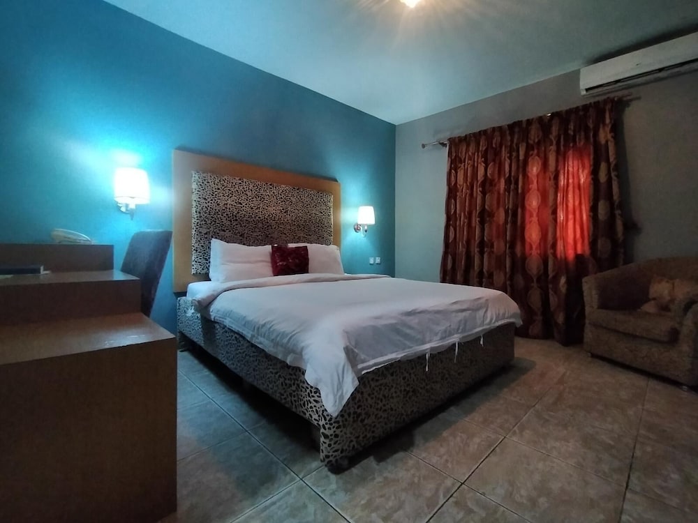 Royal Room - Photo 1