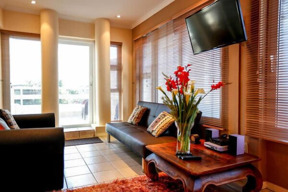 Strelitzia Luxury Suite photo 3