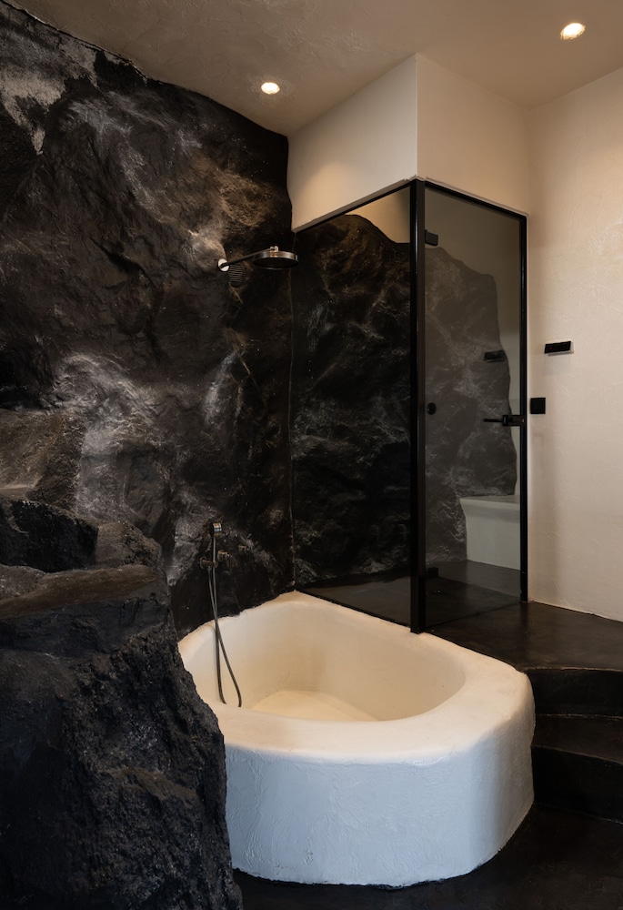 Executive Honeymoon Cave with Caldera View, Outdoor and Indoor Hot Tub - Photo 13