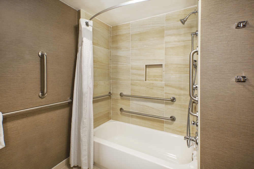 Standard Room, 2 Queen Beds, Accessible (Communications) - Photo 5