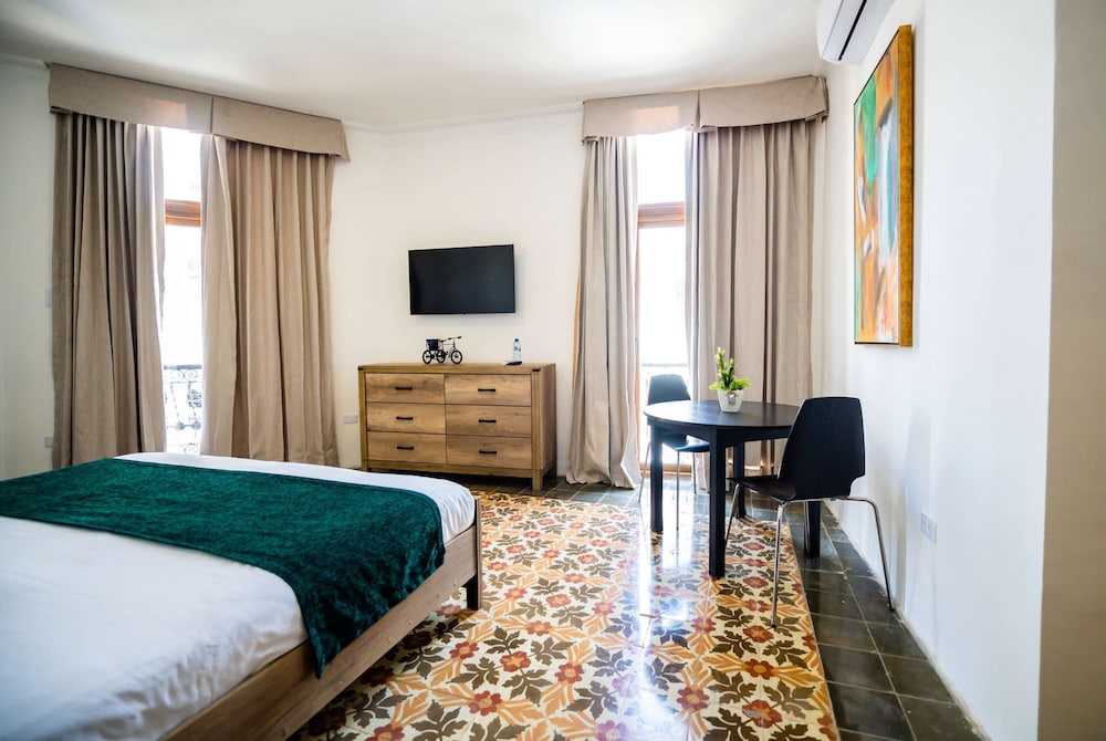 Room, 1 Queen Bed, Non Smoking, Balcony (Colony Building) photo 3
