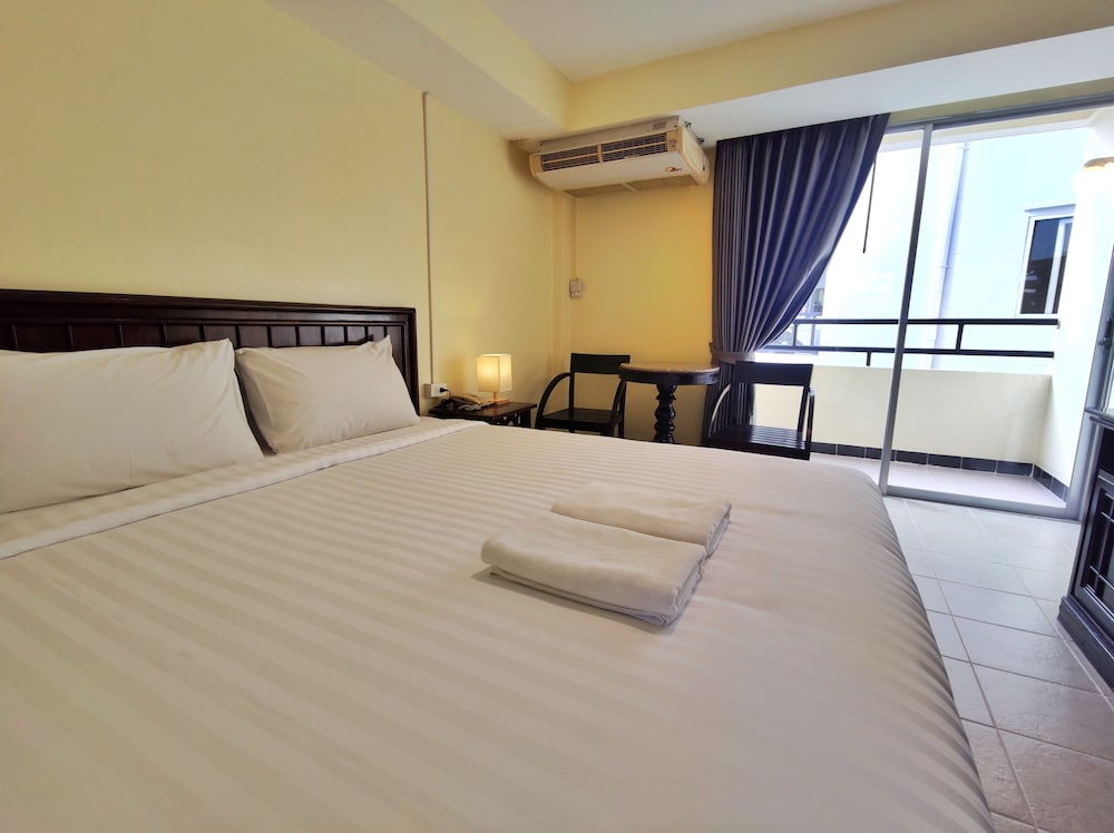 Superior Room, 1 King Bed, Balcony, Pool View - Photo 8