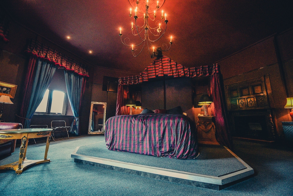 Deluxe Suite, 1 King Bed (Prince of Wales) - Photo 6