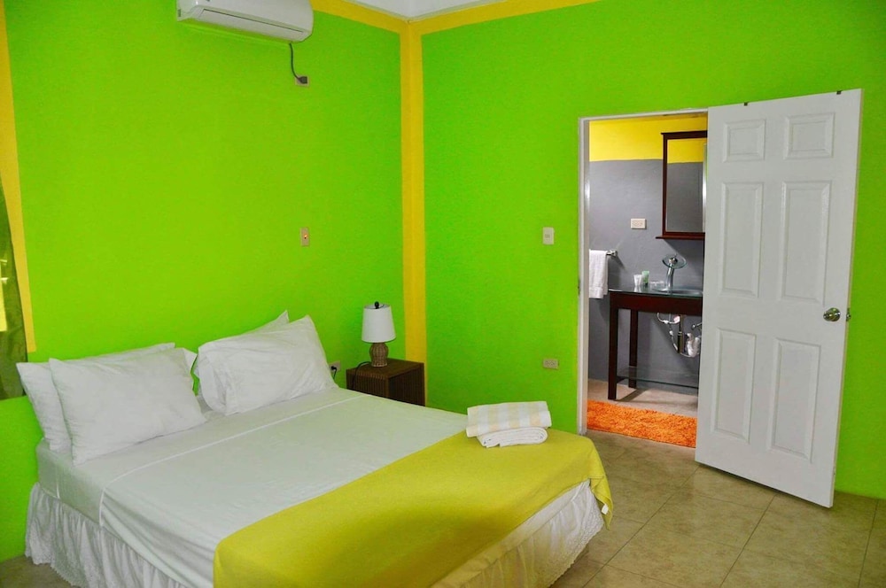 Basic Double Room Single Use, 1 Bedroom, Non Smoking, Ocean View photo 1