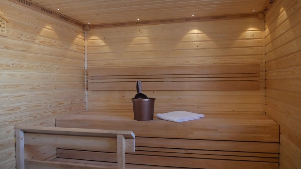 Golden Circle Suite with Kitchen & Sauna photo 3
