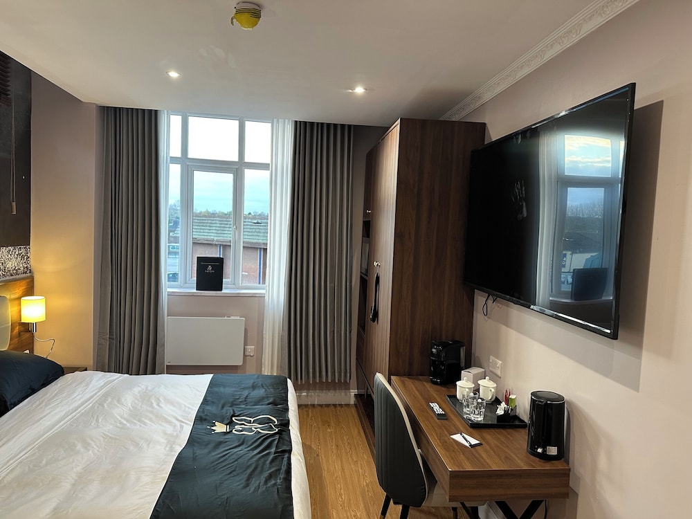 Luxury Suite, 1 King Bed, Non Smoking, Ensuite photo 3