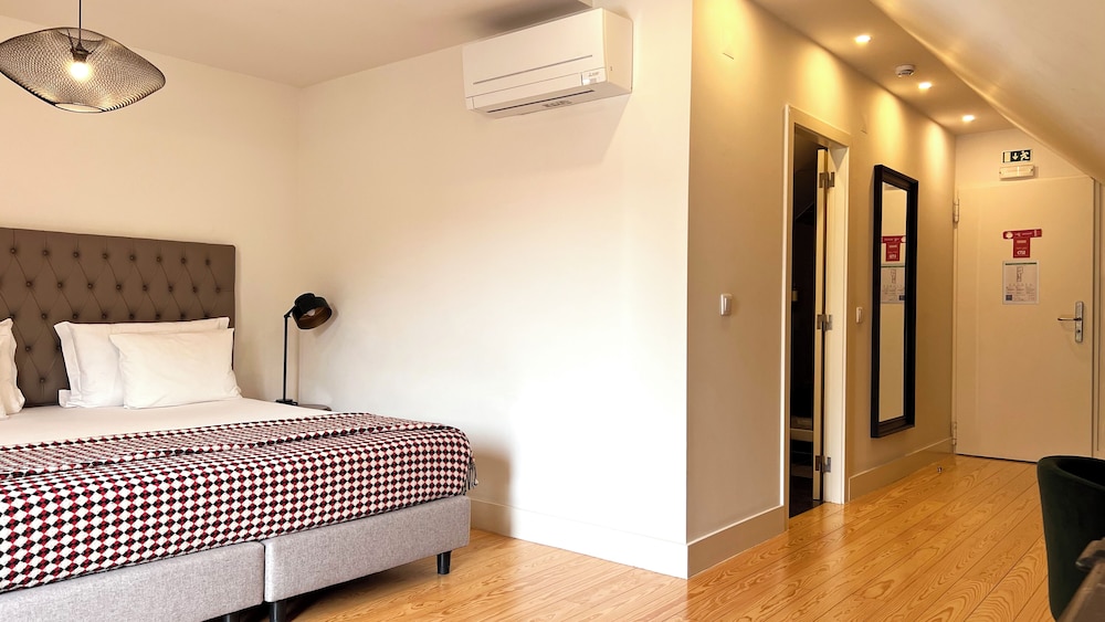 Superior Double or Twin Room thumbnail 5