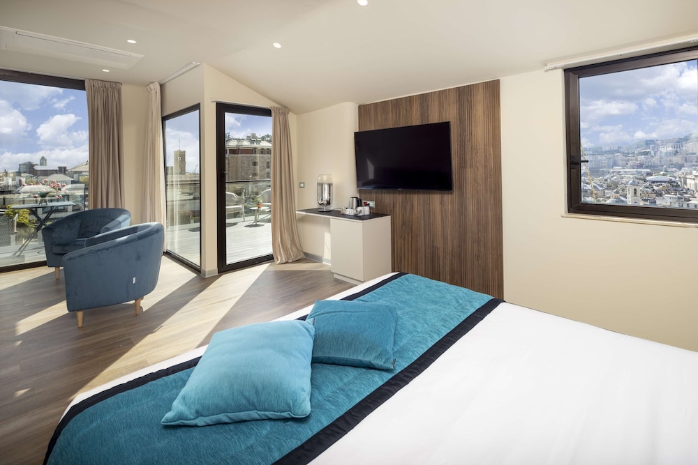 Junior Suite, Multiple Beds, Non Smoking, City View - Photo 1