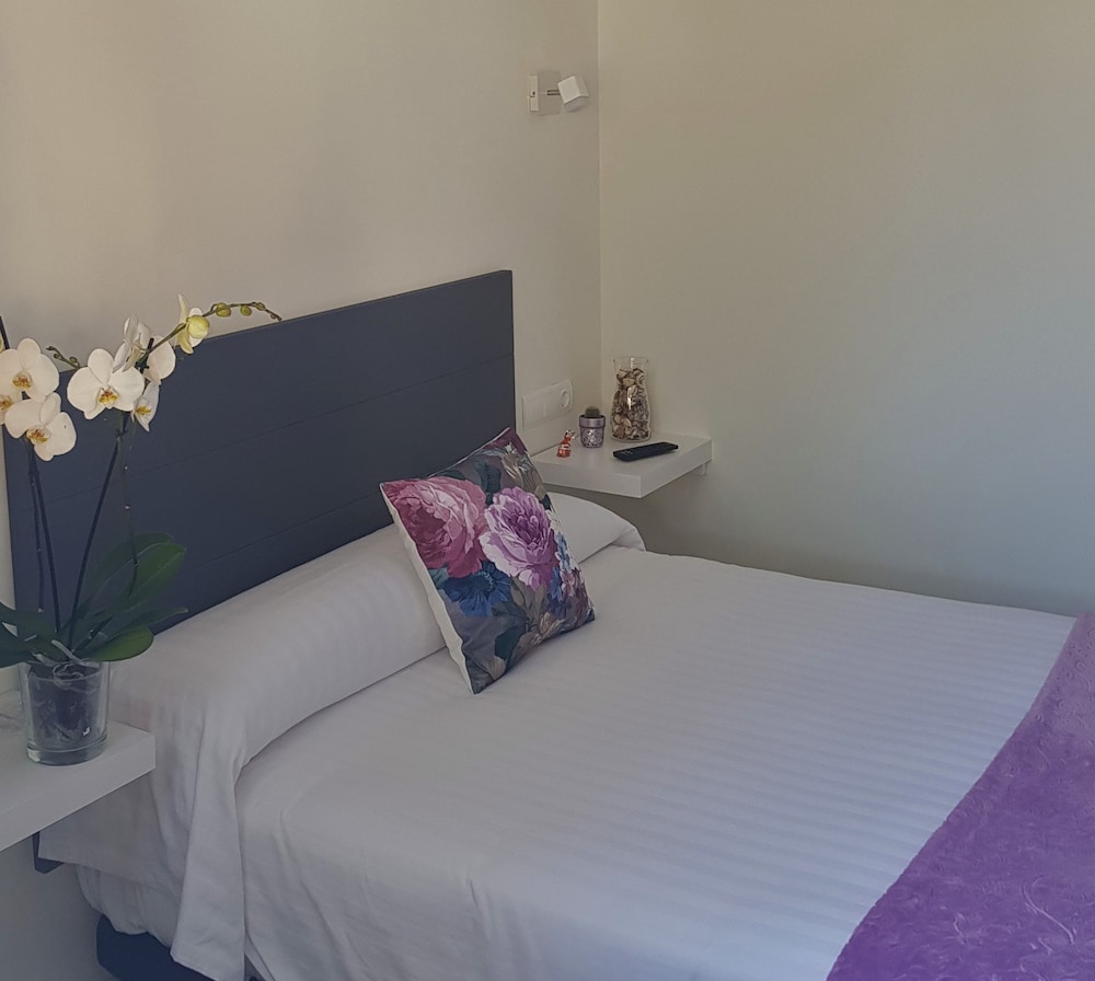 Basic Double Room photo 3