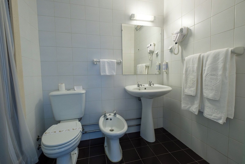 Premium Twin Room - Photo 16