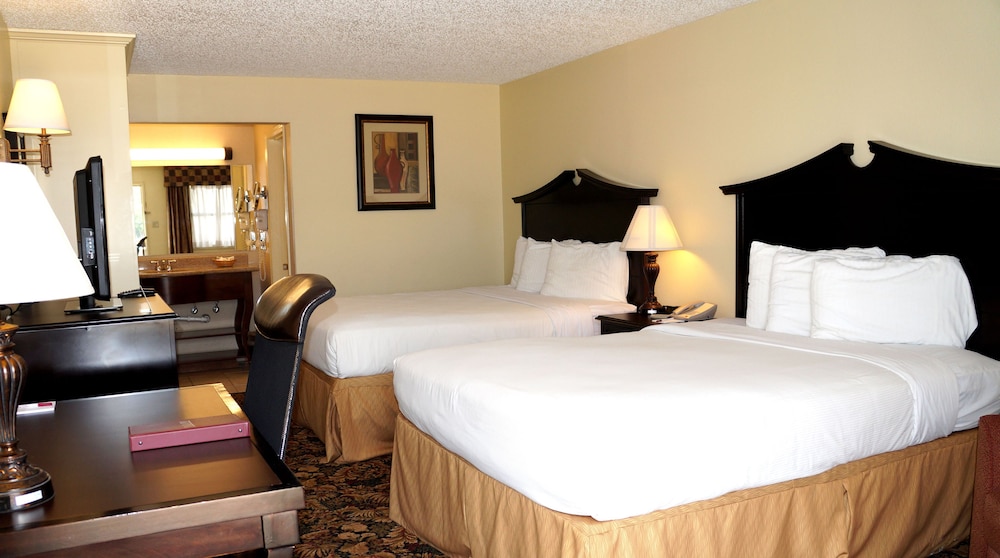 Room, 2 Double Beds photo 3