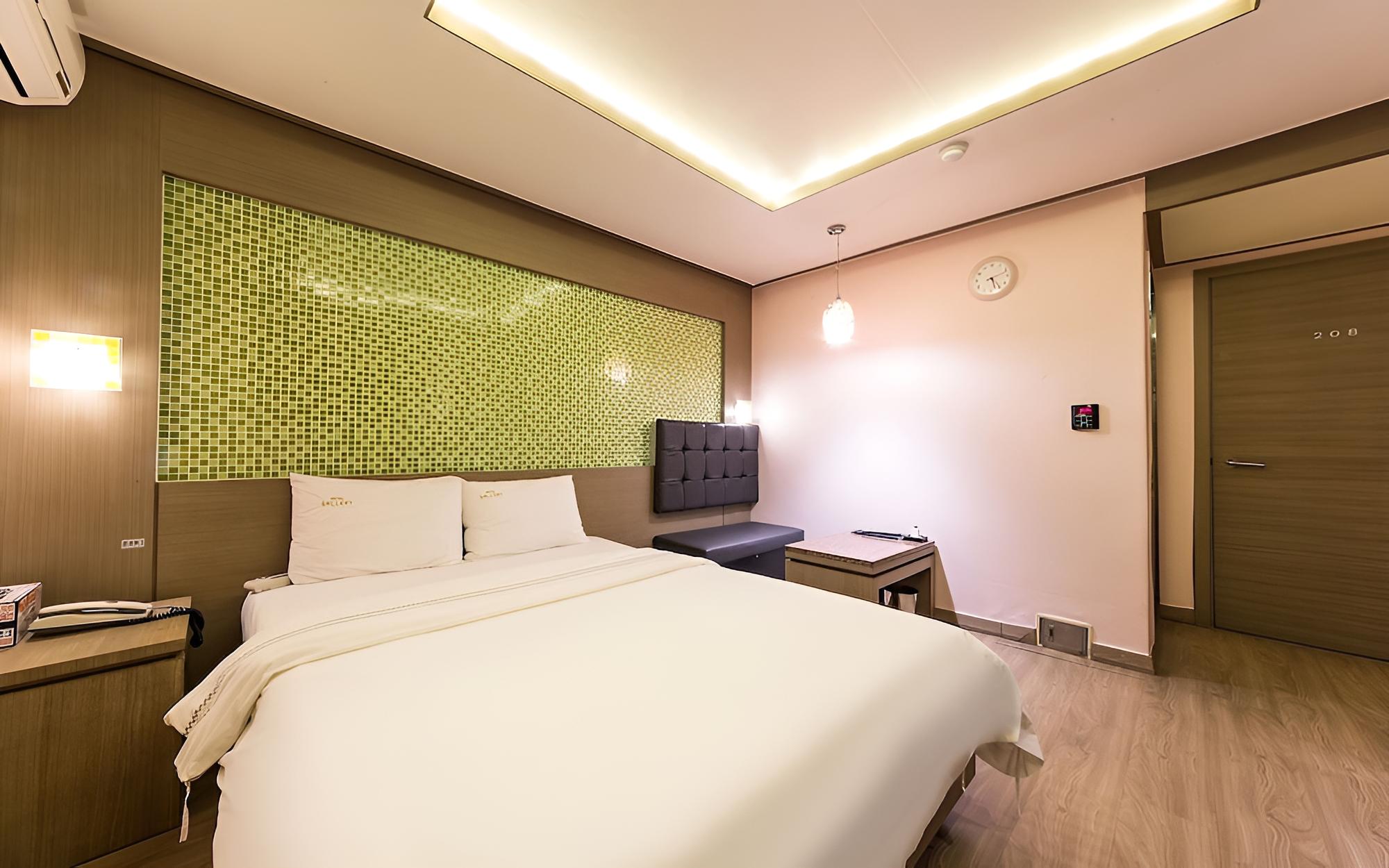 Room (Standard Room) - Photo 1