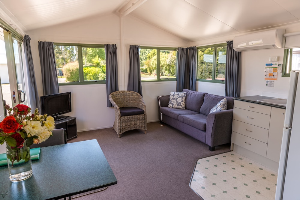 Ensuite Cabin (Sleeps 2)