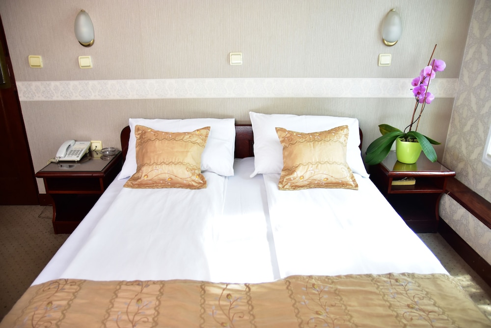 Economy Double Room photo 2