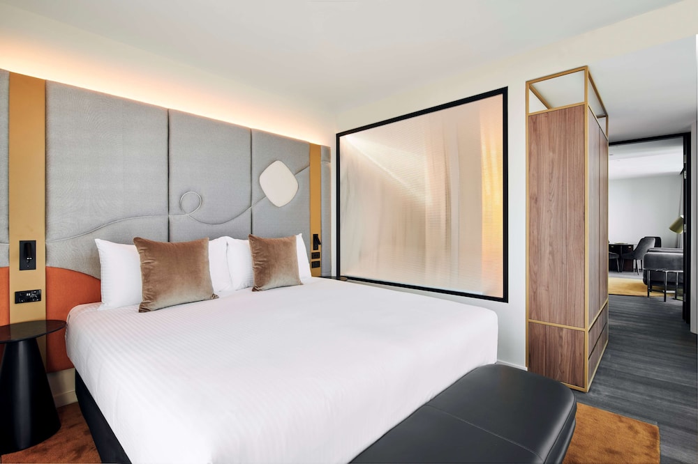 Skyline View Plus King (Weekly Housekeeping) - Photo 1
