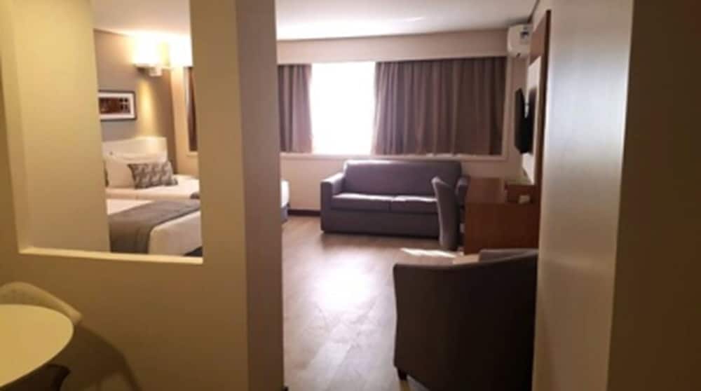 Luxury Suite, 2 Twin Beds, Non Smoking - Photo 3