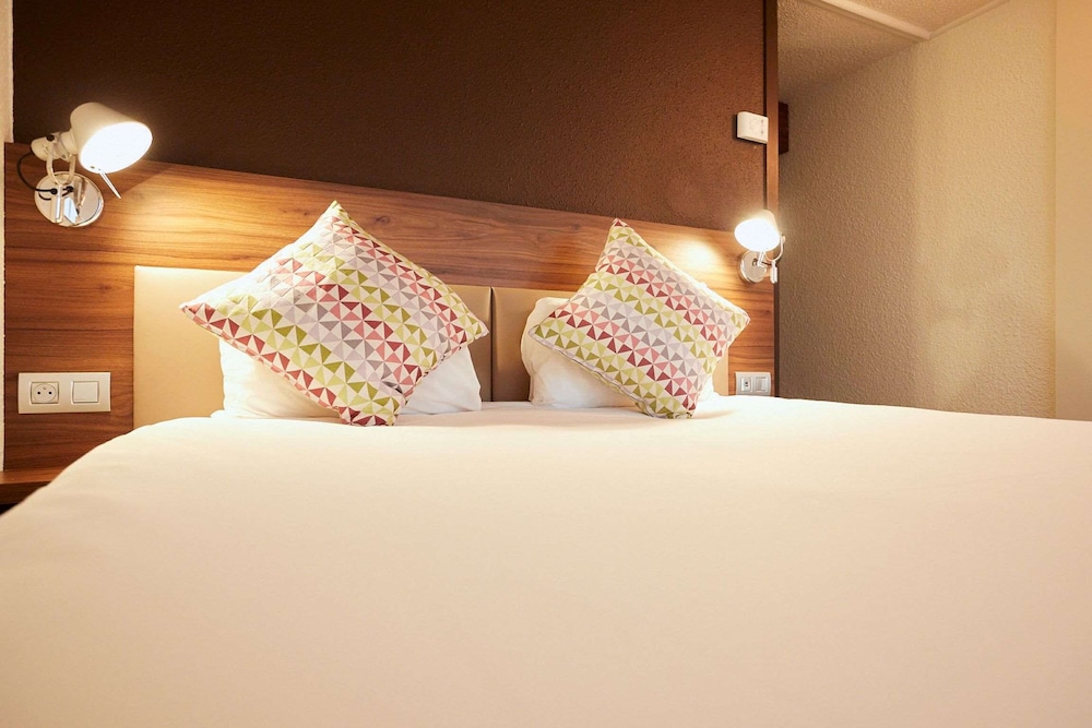 Standard Room, 2 Twin Beds - Photo 6