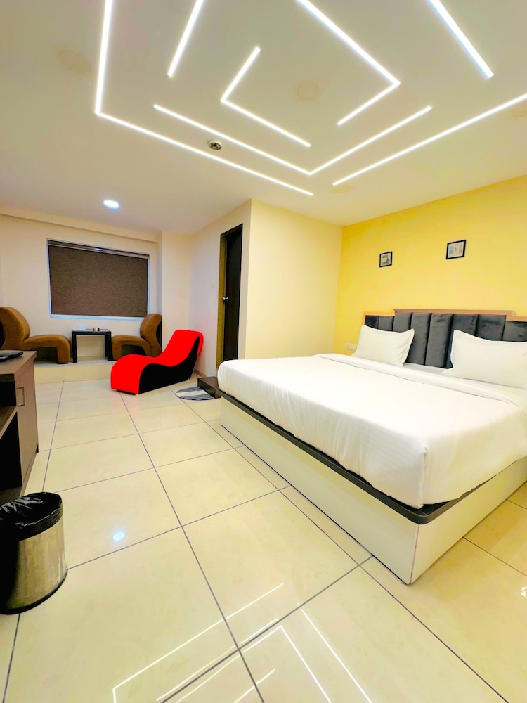 Deluxe Room - Photo 6