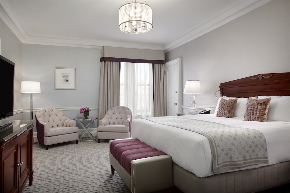 Suite, 1 King Bed (View of Boston Public Library) - Photo 4