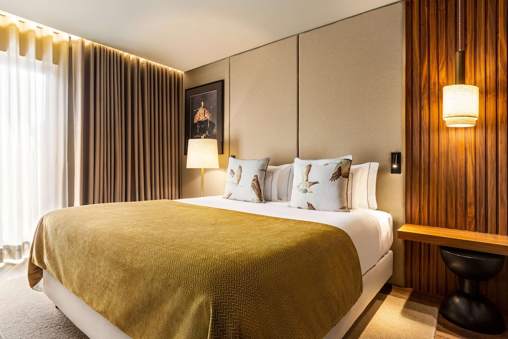 Standard Room, 1 King Bed, Non Smoking - Photo 2