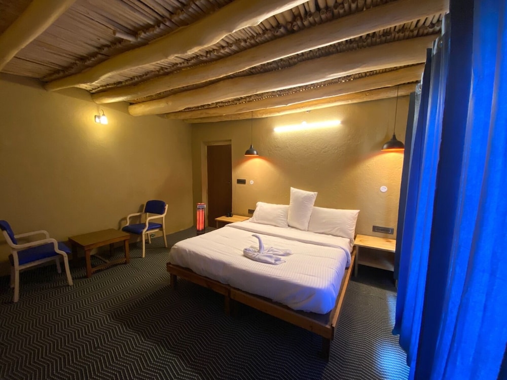 Deluxe Room - Photo 12